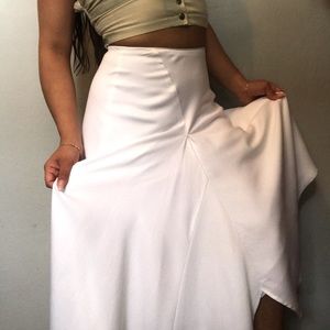 Soft asymmetrical white midi skirt